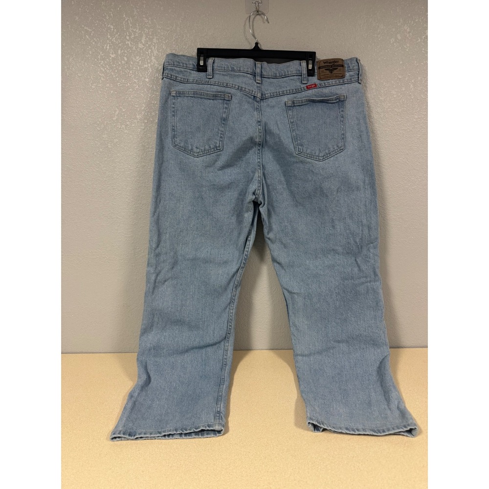 Wrangler Men's Light Wash Relaxed‎ Fit Jeans Size 40x30 Comfort Guaranteed - Picture 4 of 6